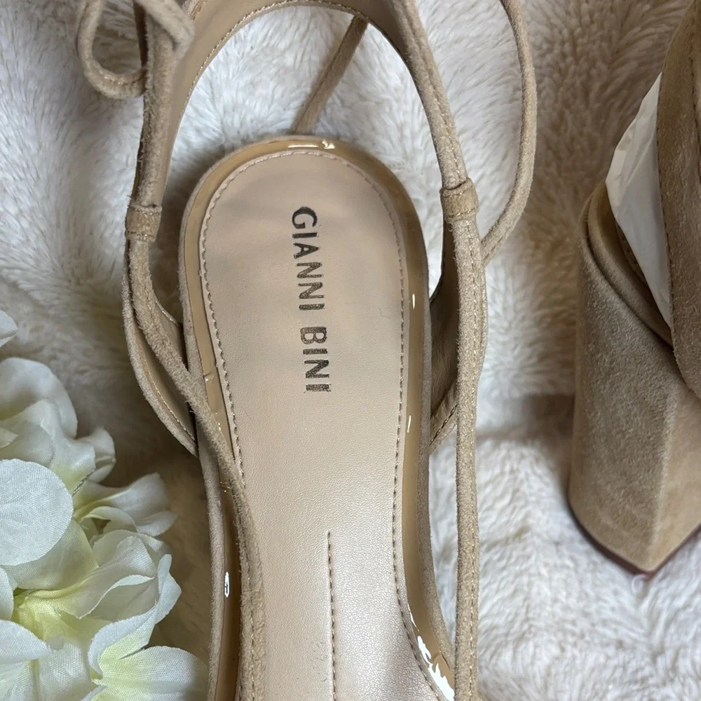 Gianni Bini chic beige